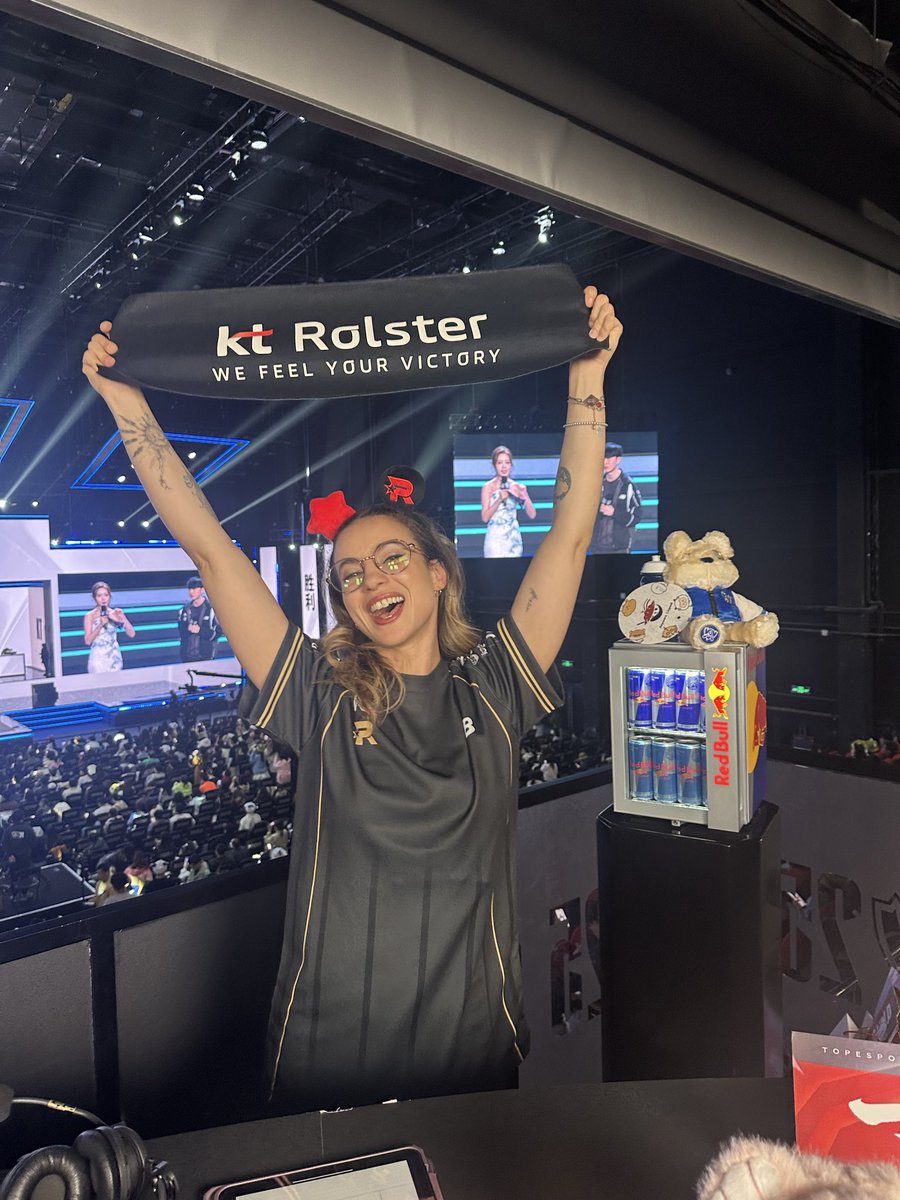 Laure Valée tweet media