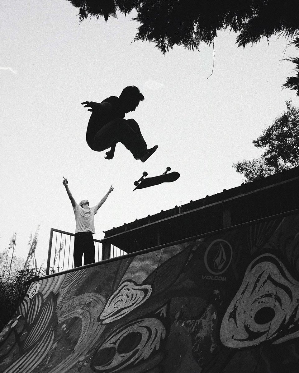 moreboards's tweet photo. Up in the air, down for the weekend 😎 #happyfriyay https://t.co/z5hqwU9LQ2