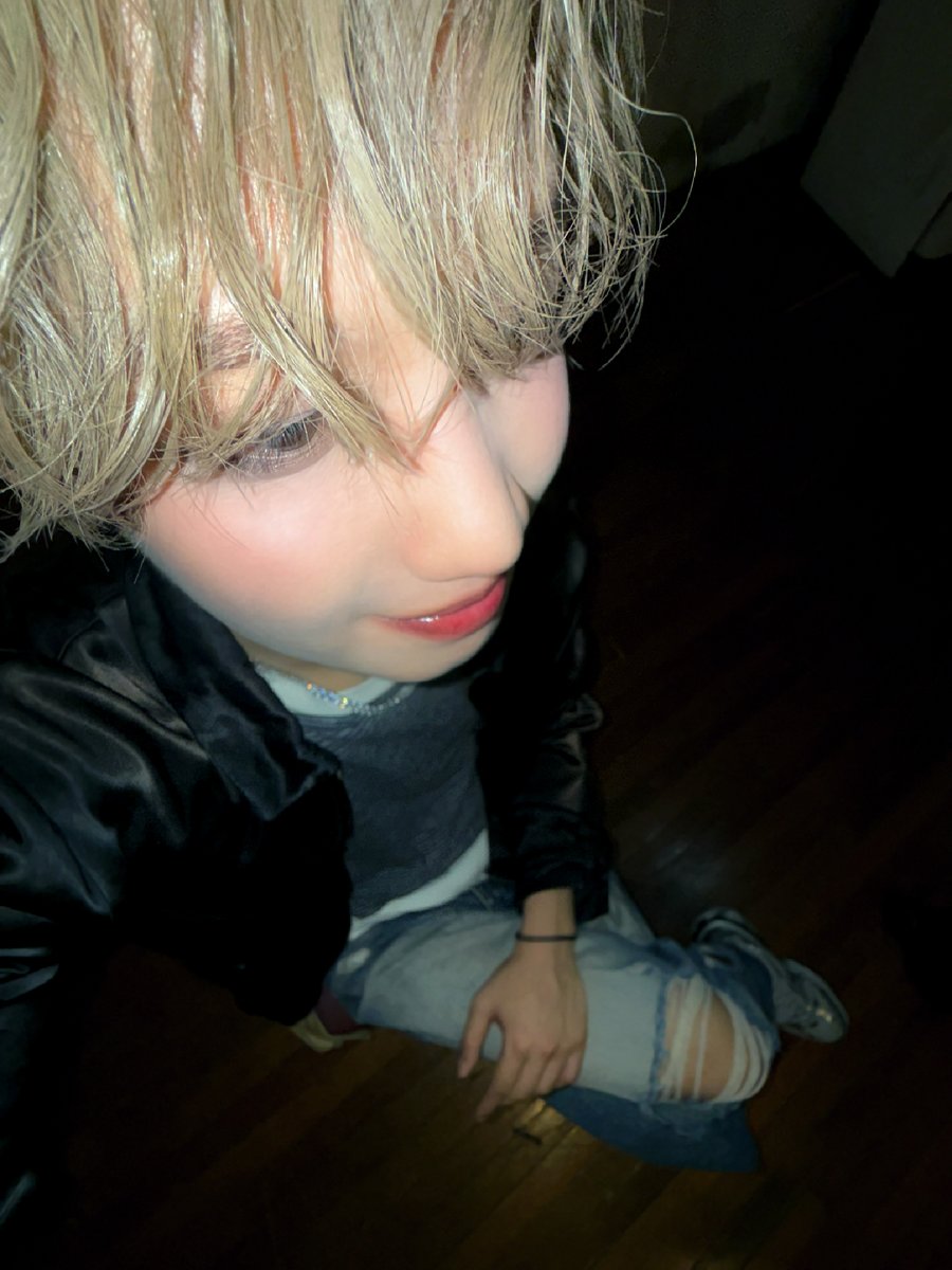 ˚。˳✧༚ 📱✨

#임영민 #LIMYOUNGMIN #イムヨンミン #UNFOLDING_COLORS