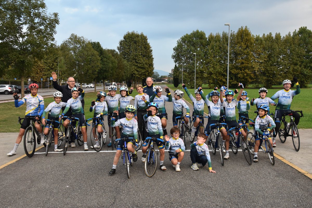 RodengoSaiano's tweet photo. 💛💙 Si chiude una stagione straordinaria anche per i nostri Giovanissimi! 🚴‍♀️🚴‍♂️

L’ultima gara a Cremona ha messo il punto finale su un anno intenso, fatto di entusiasmo, impegno e tante soddisfazioni per i nostri piccoli grandi atleti. https://t.co/xFdaiZJUbT