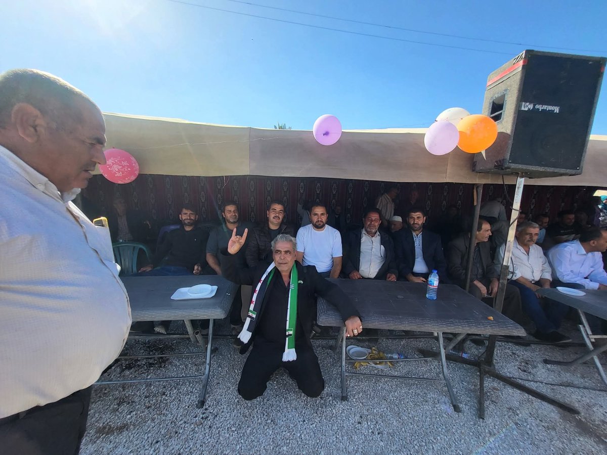 في احتفالية بقرية طلف جوار مدينة الحولة يرفع سوريون شارة ( القوميين الاتراك) ؟!!!!!!