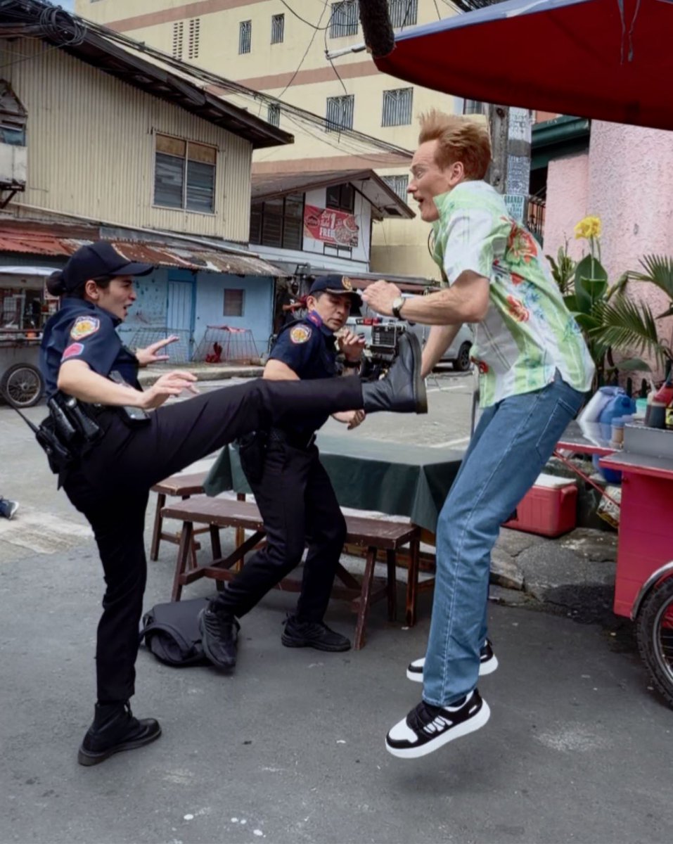 gmanews's tweet photo. TAPING DAY WITH CONAN THE BAR BRIEN 🎬

Dennis Trillo shares some snaps with American TV host Conan ’O’Brien during a taping of "Sanggang-Dikit FR," in which the latter is set to appear.

Courtesy: Dennis Trillo https://t.co/cuwUyzqQhN