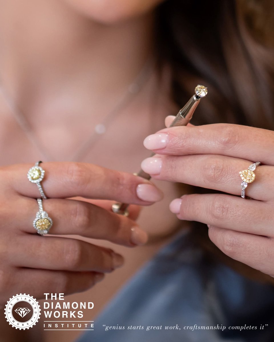 TheDiamondWorks's tweet photo. 💎 Discover the art of choosing your perfect diamond with The Diamond Works. Learn the 4 C’s and explore our world of colour diamonds in Cape Town, Franschhoek, or O.R. Tambo. ✨
➡️ https://t.co/qtgznl7FNu
#TheDiamondWorks #ColourDiamonds #SouthAfrica #CapeTown #SparklingTour https://t.co/GUGzjcqMXn