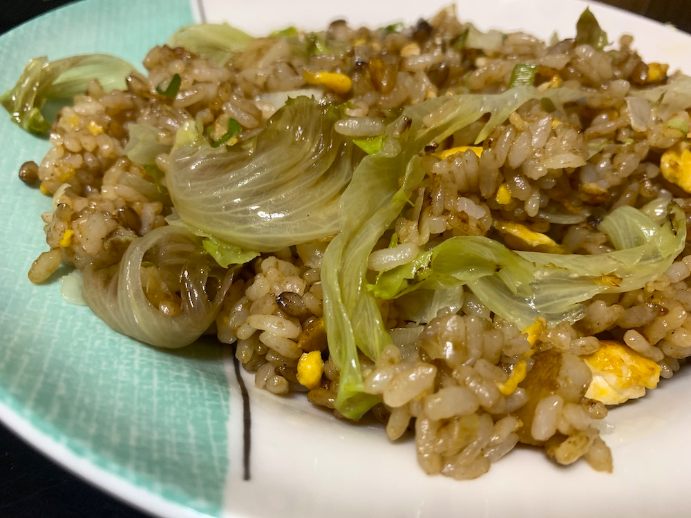 なんか久々に料理したかも？w ツアー後はラーメンくらいしか作ってないから…約2ヶ月ぶり？w といっても作ったのはチャーハンね！w

まぁまぁ美味しくできた…けど、あろうことか油を入れすぎてギットギトなのが出来上がった！ww 見て？このレタス！油を吸いすぎて透き通るような透明感！ウケる☆w