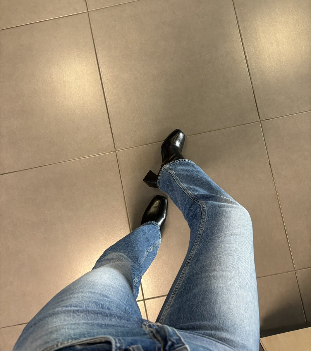 jean topuklu bot kombini yapinca yasanan guc zehirlenmesi