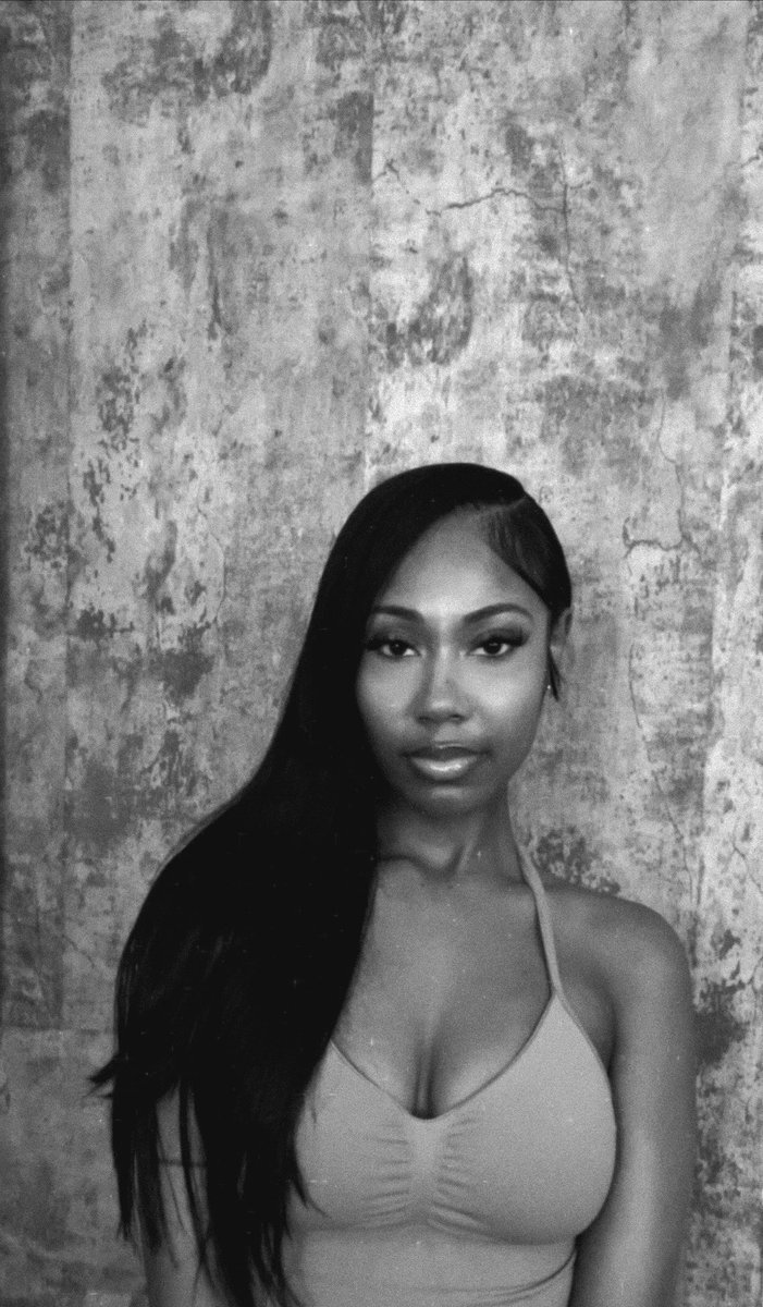 only1ari___'s tweet image. updated passport pic* 📷