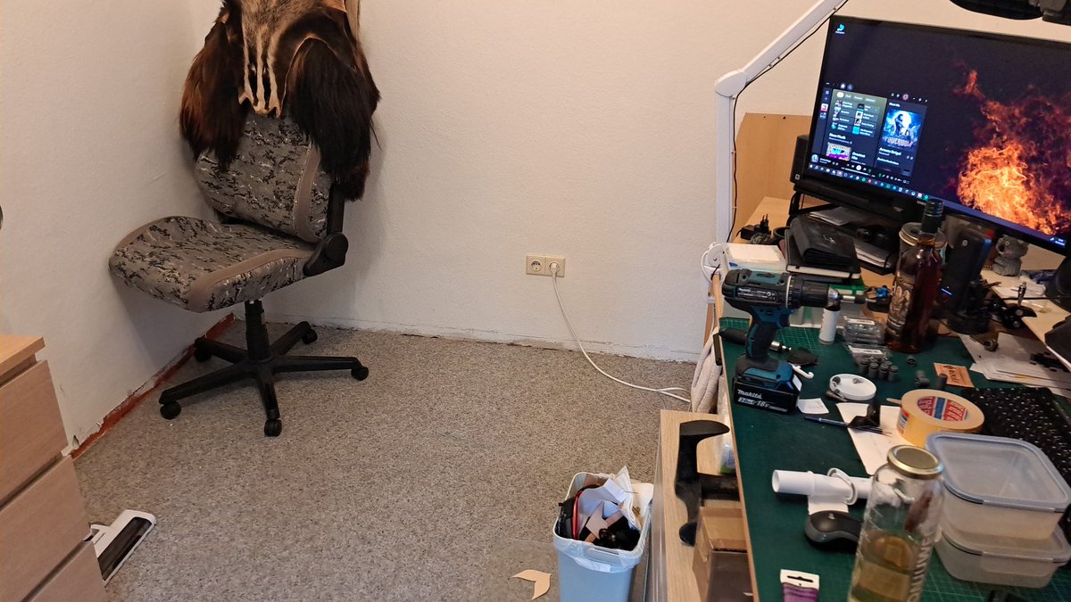 Ja ich lebe noch!
Es ist dieses Jahr sehr still hier, aber es tut sich im Hintergrung ein bisschen was.
Es wird sich ein bisschen was verändern ;)