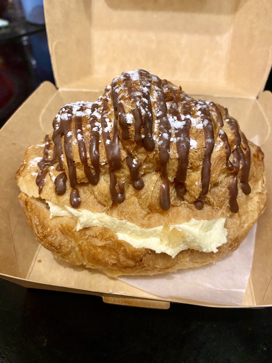 Hadn’t eaten properly all week with everything so my Dad rocked up with this beast yesterday from the cake shop… Still thinking about it. 😮‍💨