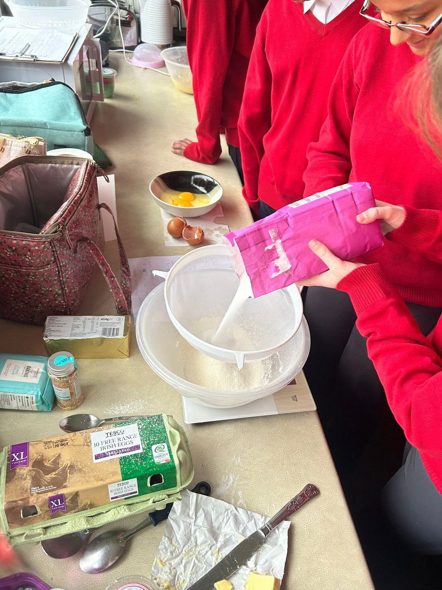bhride_scoil's tweet photo. For Maths Week, 5th and 6th class girls solved a ‘Crack the Code’ recipe challenge! They then got to work in groups to bake and decorate fairycakes.
Well done girls! 🧁 https://t.co/6fKEnw7BgE