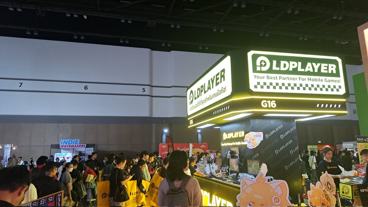 JustSomeGuy202's tweet photo. Give me thing (Sorry if this annoy anyone) #LDPlayer9 #thailandgameshow #TGS2025  @LDPlayerth2024 https://t.co/qZcCT8frrs