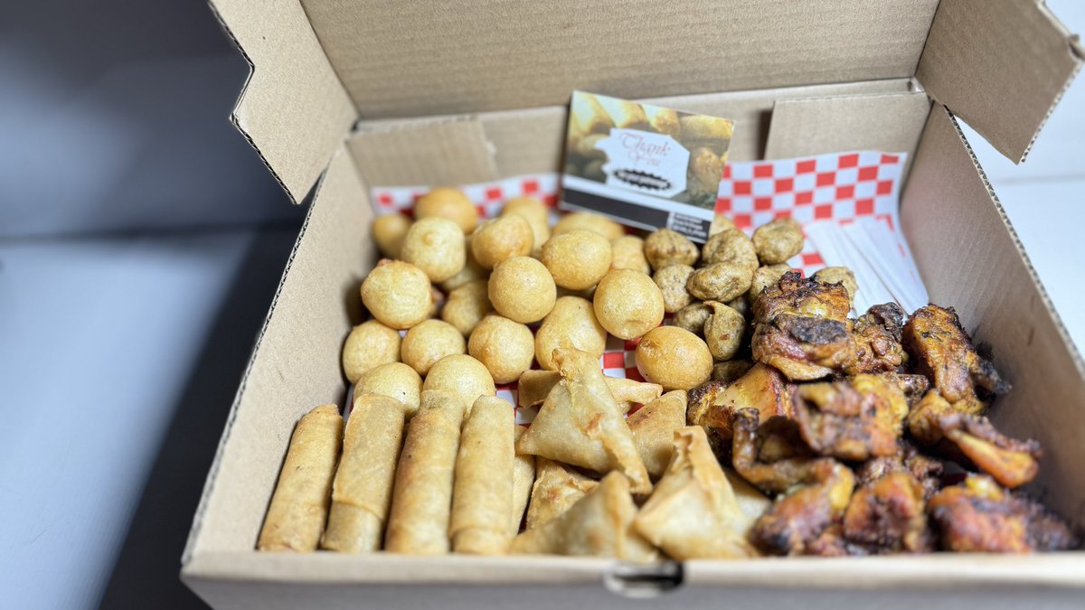 nutz_n_chops's tweet image. TGIF my people💃💃💃

What are we doing to spark joy this weekend?

Chilling with the family?
Going out with friends?
Just staying indoors and rejuvenating for the coming week?

There’s always a box for you❤️
Call/whatsapp-08039108947

📍Abule Egba,Lagos.