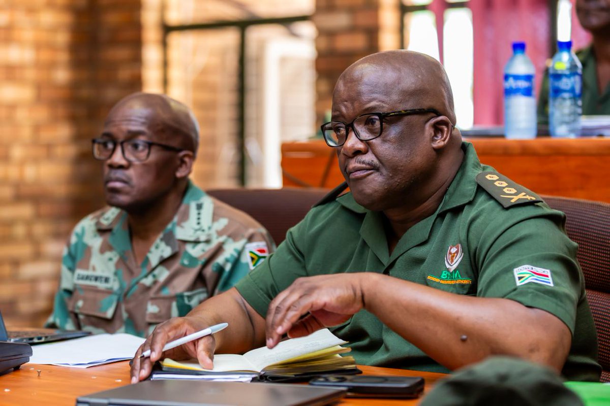 SANDF_ZA's tweet photo. With final engagements focusing on the ongoing challenges of porous borders and illegal cross-border movements between South Africa and Zimbabwe.
#SANDF
#JointOperationsDivision
#JSCD
#MCDMV https://t.co/oI8dUWdsE4