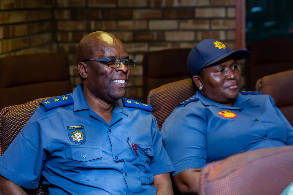 SANDF_ZA's tweet photo. The visit formed part of Parliament’s continued commitment to ensuring effective border management and the protection of national sovereignty.
#SANDF
#JointOperationsDivision
#JSCD
#MCDMV https://t.co/MIokTkIVzb