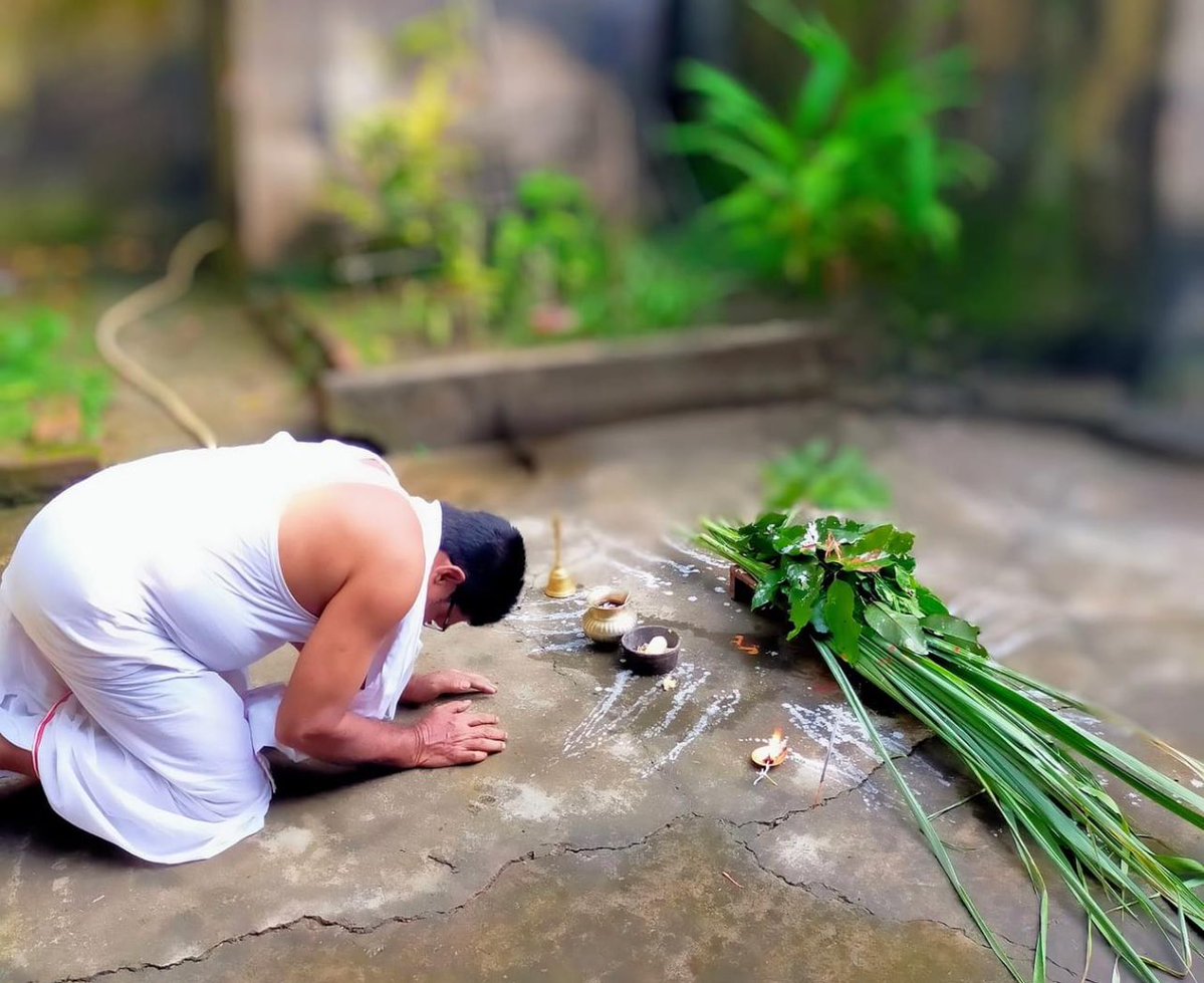 manas_muduli's tweet image. Today is #GarbhanaSankranti, another important festival of Odisha.
This is the time when paddy plants are in their glorious best and are attributed to ‘womb’ or Garbha.
The farmers pay their gratitude to Maa Lakshmi, the deity of happiness and prosperity.
#Odisha #Festivals