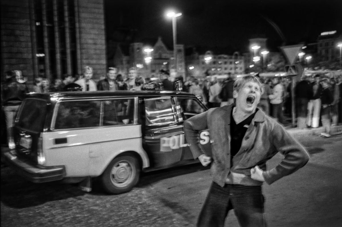 From Oct 25th Villa Hakasalmi hosts the "Stefan Bremer – Helsinki by Night" exhibition, showcasing its vibrant youth cultures at the turn of the '70s &amp; '80s. A central figure in Finnish photography art, Bremer is renowned for documenting urban nightlife:
discoveringfinland.com/destination/ha…