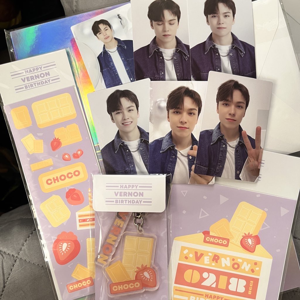 L0VECHWE's tweet photo. #ttakosells_svt

💭 vernon bday box v2

Set : 1,300 (complete inclusion)

ꔛ onhand
ꔛ payo / 14 days
ꔛ x sensitive buyer
ꔛ check pinned before dm
ꔛ DM to claim (@ttakoyuta)

# wts lfb seventeen svt ph ww birthday https://t.co/ICYCLW4EWu