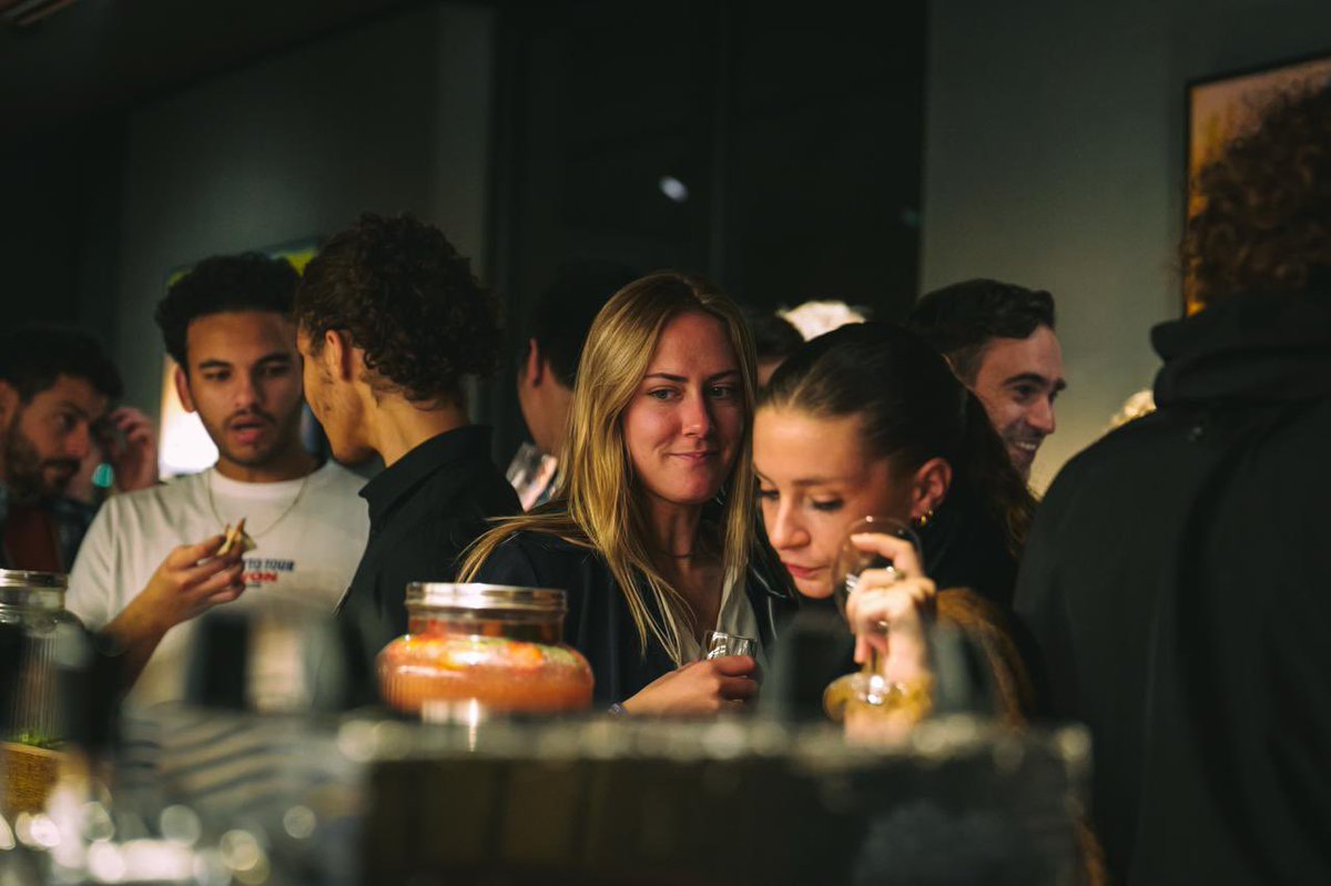 the essentials for a good vip night:

open bar
some good snacks and maybe cake
quality music 
no end time
good people

this was krypto tour lyon
<a href="/KRYPTOSPHERE_/">KRYPTOSPHERE®</a>
