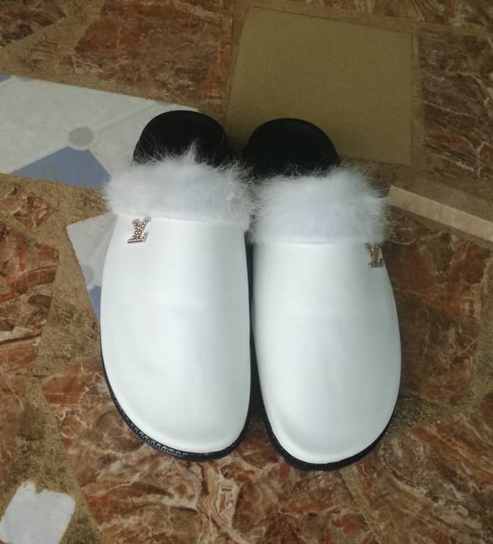 Please repost for me🙏🤲

A white pair of slides? Pure class in simplicity 🤍
They give that fresh-out-the-box energy; the kind that makes every outfit look intentional. They don’t shout, they just shine.

F1&amp;2- 10k
F3-31k for both
F4-23k

Lagos
Nationwide delivery 🚚