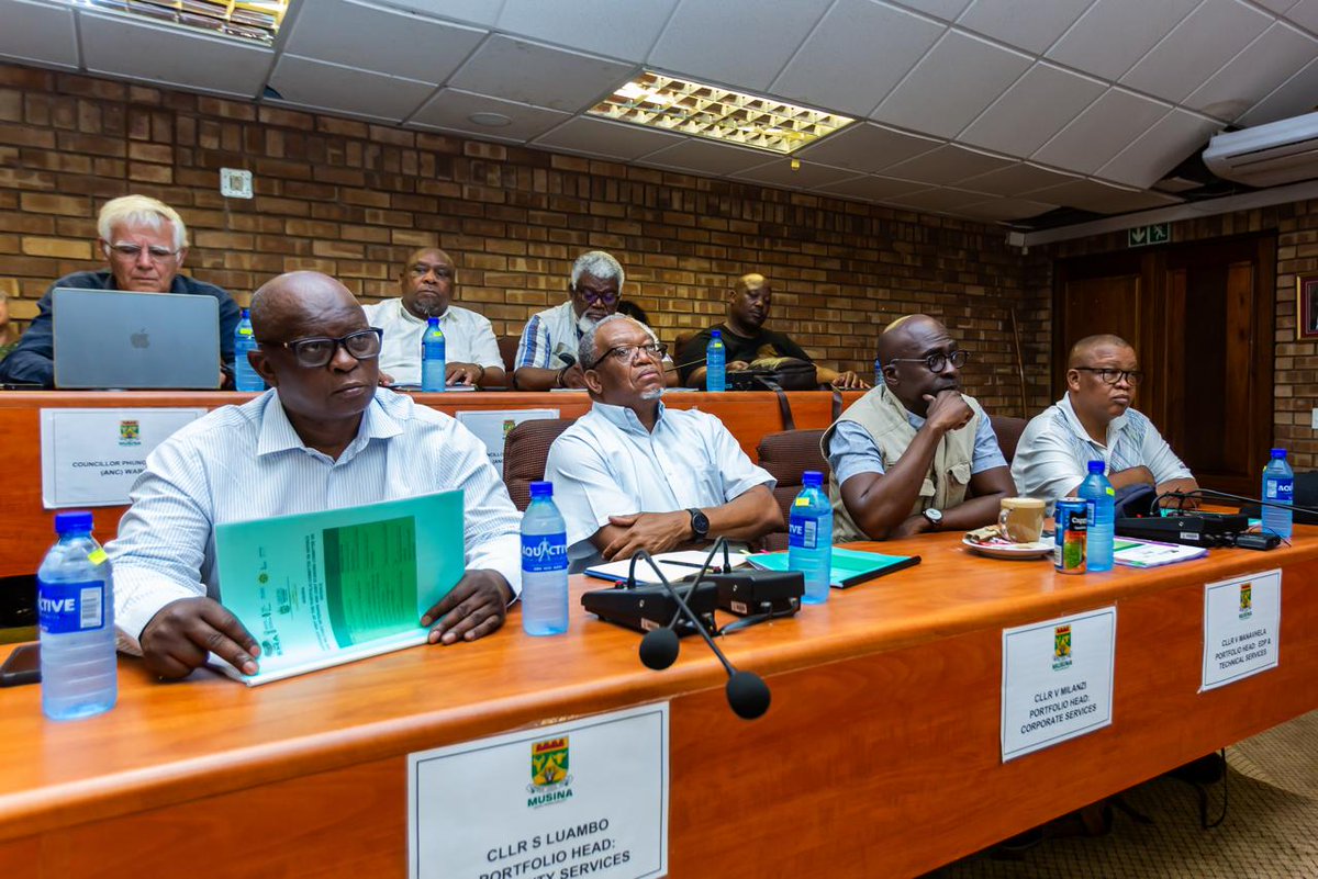 SANDF_ZA's tweet photo. Their presence highlighted Parliament’s appreciation for the professionalism and the commitment of the armed forces, whose members serve under challenging conditions to protect the Republic’s sovereignty.
#SANDF
#JointOperationsDivision
#JSCD
#MCDMV https://t.co/yCZctFieUK