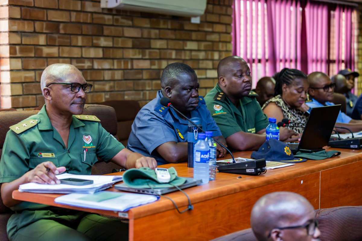 SANDF_ZA's tweet photo. Their presence highlighted Parliament’s appreciation for the professionalism and the commitment of the armed forces, whose members serve under challenging conditions to protect the Republic’s sovereignty.
#SANDF
#JointOperationsDivision
#JSCD
#MCDMV https://t.co/yCZctFieUK