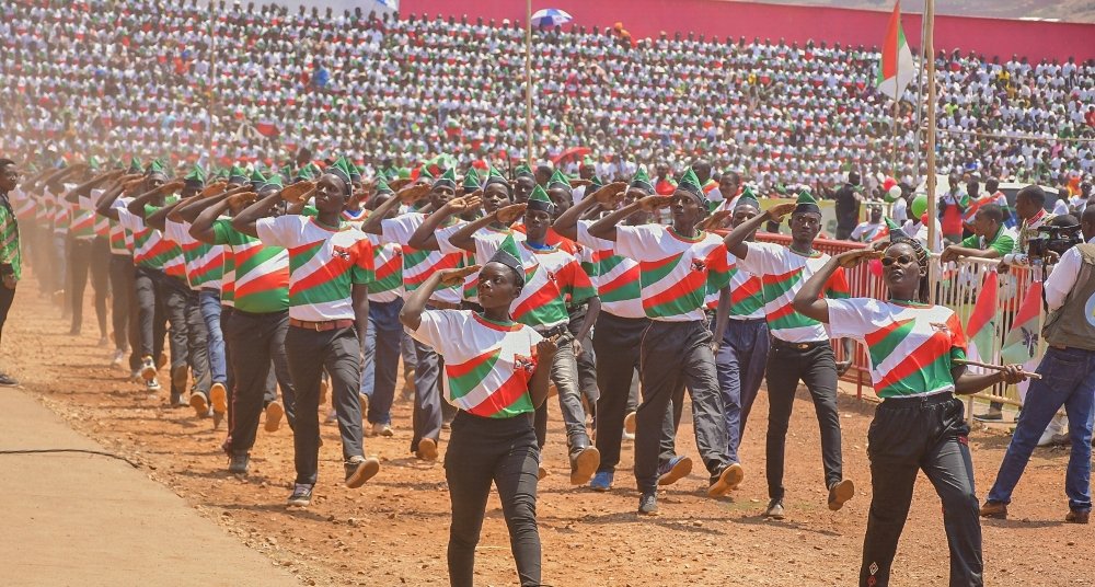 TheGreatLakesE1's tweet image. Burundi President Ndayishimiye gives Rwandan terrorist group 400 Imbonerakure recruits

Burundian President Evariste Ndayishimiye has ordered reinforcement of Rwandan terrorist group FLN with over 400 Imbonerakure recruits in a bid to strengthen the militia, which currently…