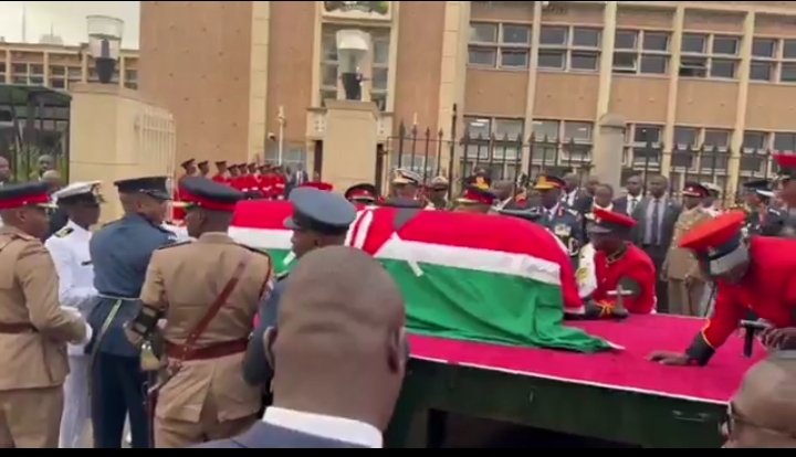 OleSavanna16999's tweet photo. Let Me Speak My Mind coz today is #RailaDay
" These Curse came to our country during that moment activist flani alichukua Pesa ya wazungu wakanunua Coffins wakaeka Kwa Barabara During Genzi Maandamo. Second wakaput President Kwa Coffin ilitoka Kwa State House... https://t.co/hD43oUHJjy