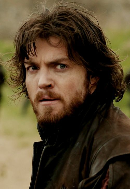 Sharonmuskebear's tweet image. Good morning lovely people 👋 
Happy #DeLaFéreFriday 
Hope you have a wonderful day ☺️😘🍂☕️🧡🎃 #TomBurke #AwesomeAthos