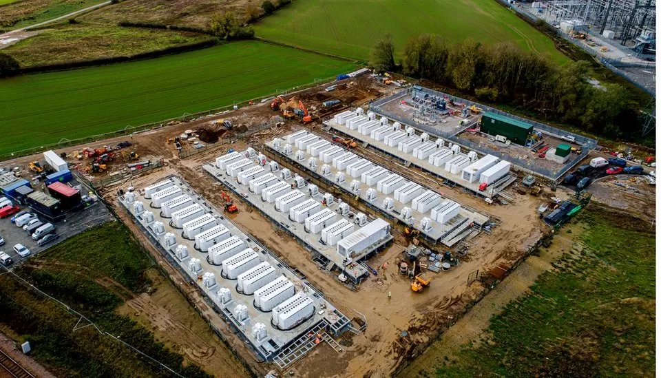 latimeralder's tweet image. This is the 'Biggest Battery in Europe'
In theory it could keep the lights on in Britain for about 15 seconds before going flat and needing charging up again
But 'wind power' has failed us this entire week.
That's 40,000 x 15 seconds
==> Batteries will not save us!
