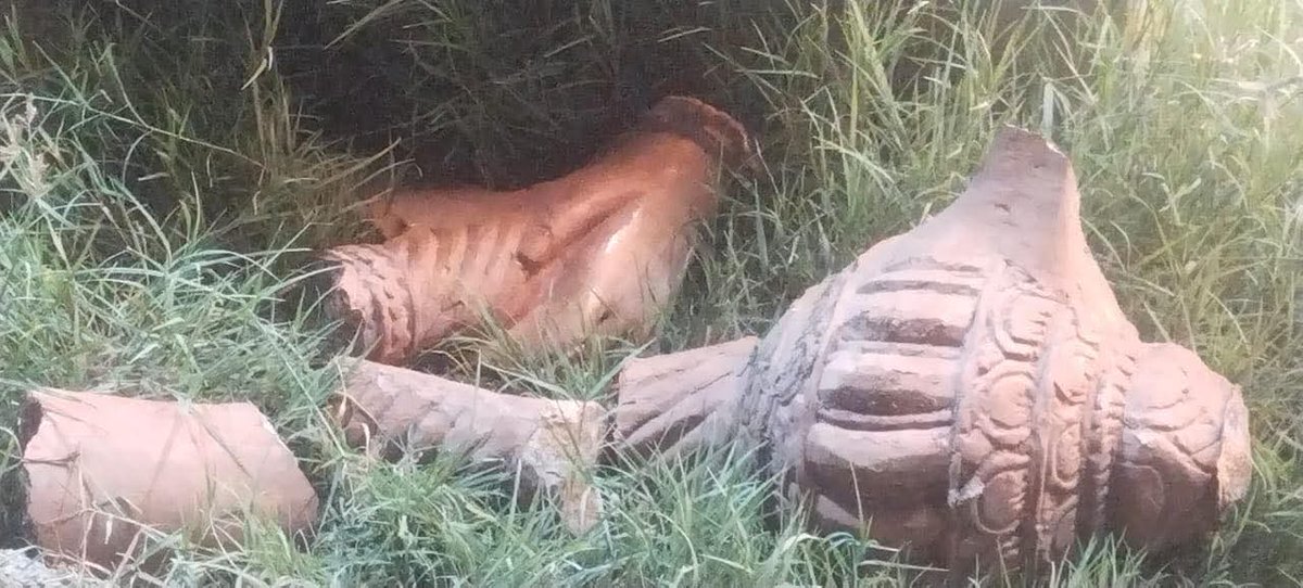 karunasri4BJP's tweet image. Many temples and Idols were vandalised earlier in @INCTelangana ruled Telangana.

Now Hanuman idol in Rampally Ramalayam is vandalised 

This is not only attack on Hindu temples, it’s a direct attack on #Hindus and Hindu sentiments.

#congressantihindu
#HindusUnderAttack