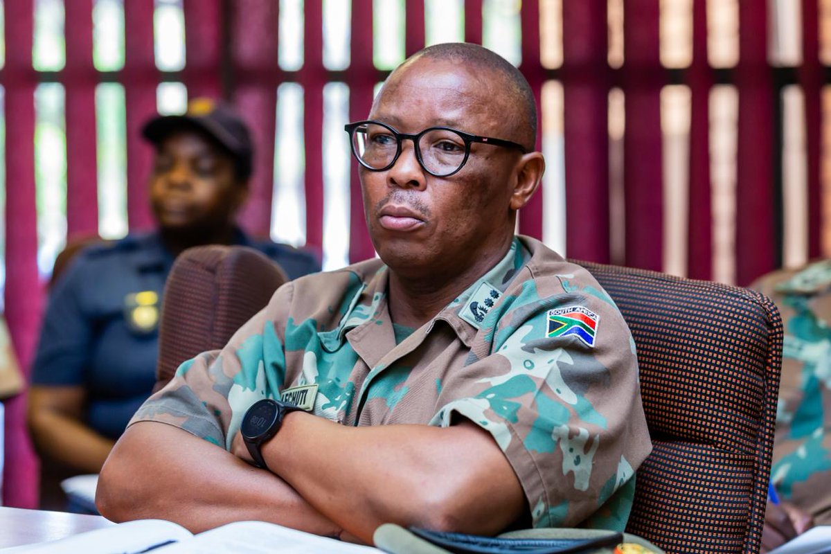 SANDF_ZA's tweet photo. Throughout the oversight week, Members of Parliament gained valuable insight into the efforts, dedication, and resilience of soldiers deployed along South Africa’s borders and external operational missions.
#SANDF
#JointOperationsDivision
#JSCD
#MCDMV https://t.co/HvDnvqF9Df