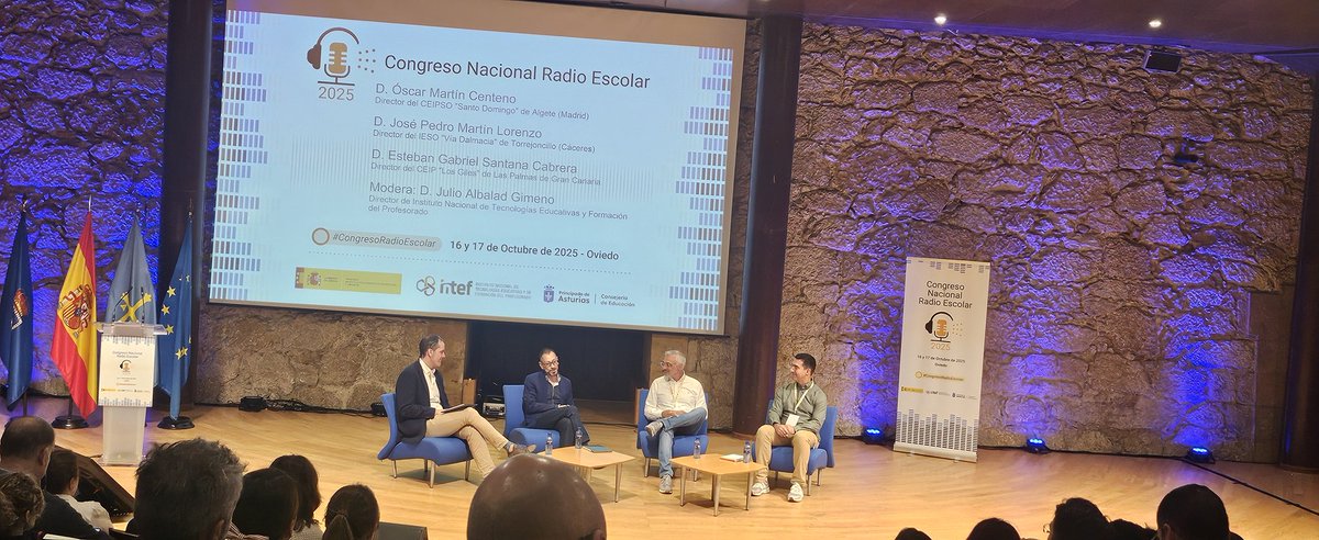 Segundo día en el #congresoradioescolar. Hoy mesas redondas escuchando la voz de la experiencia de otros centros educativos. <a href="/educacyl/">Educación JCyL</a> <a href="/educaINTEF/">Educación INTEF</a>