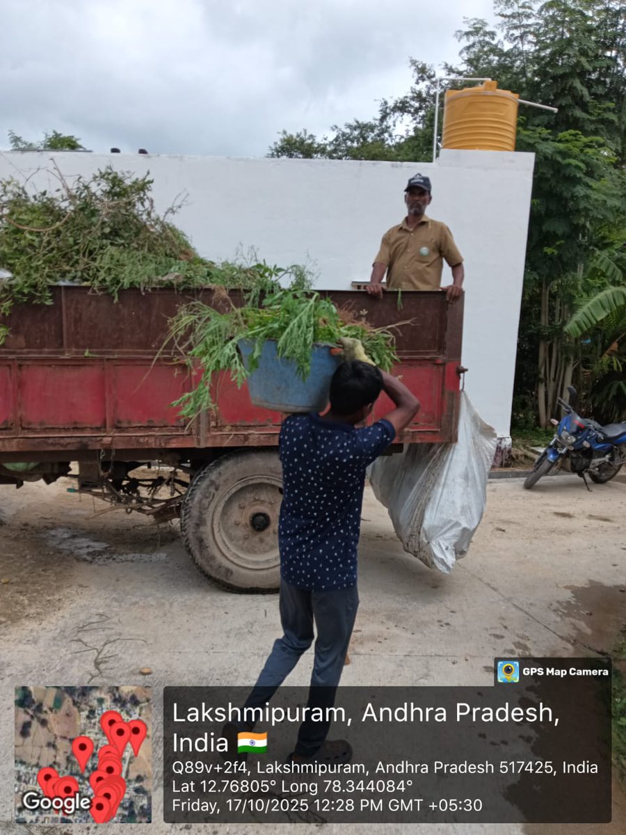 Kuppammpl's tweet photo. Kuppam Municipality is going green! Special vehicles collect horticultural &amp; garden waste, promoting segregated collection &amp; turning waste into a resource #Kuppam #SustainableWasteManagement #SwachhBharatMission #swachhaandhra #cleanap #plasticfreeAP #SwachhataHiSeva2025 https://t.co/hDOkheeYGO