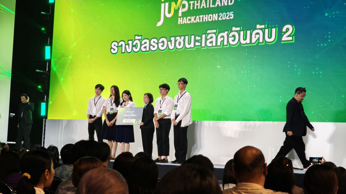 TECHMX_NET's tweet image. โฉมหน้าทีมที่ได้รางวัลจากภารกิจคิดเผื่อ “JUMP THAILAND Hackathon 2025” เวทีการแข่งขันนวัตกรรมจากพลังความคิดสร้างสรรค์เพื่อเพิ่มศักยภาพให้ผู้สูงอายุและคนพิการสามารถสร้างรายได้อย่างยั่งยืน
#AISACADEMYforTHAls #AISAcademyxLifefest40พลัสรู้ก่อนดี