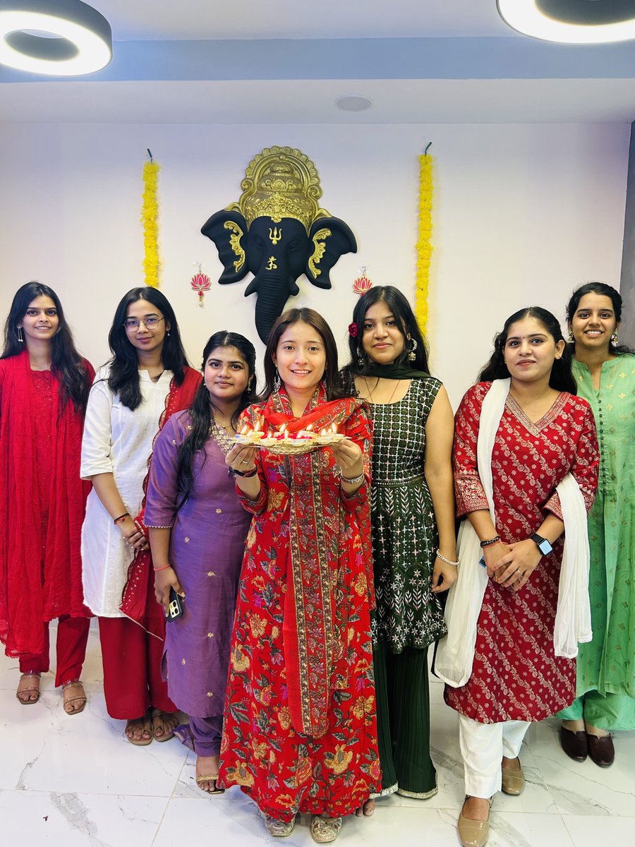 the91Api's tweet image. Festive lights, bright smiles, and a team that shines together

Grateful for teamwork, joy, and good energy this Diwali at The91API

#Diwali2025 #Team91API #FestivalOfLights #WorkCulture #NutritionIndustry