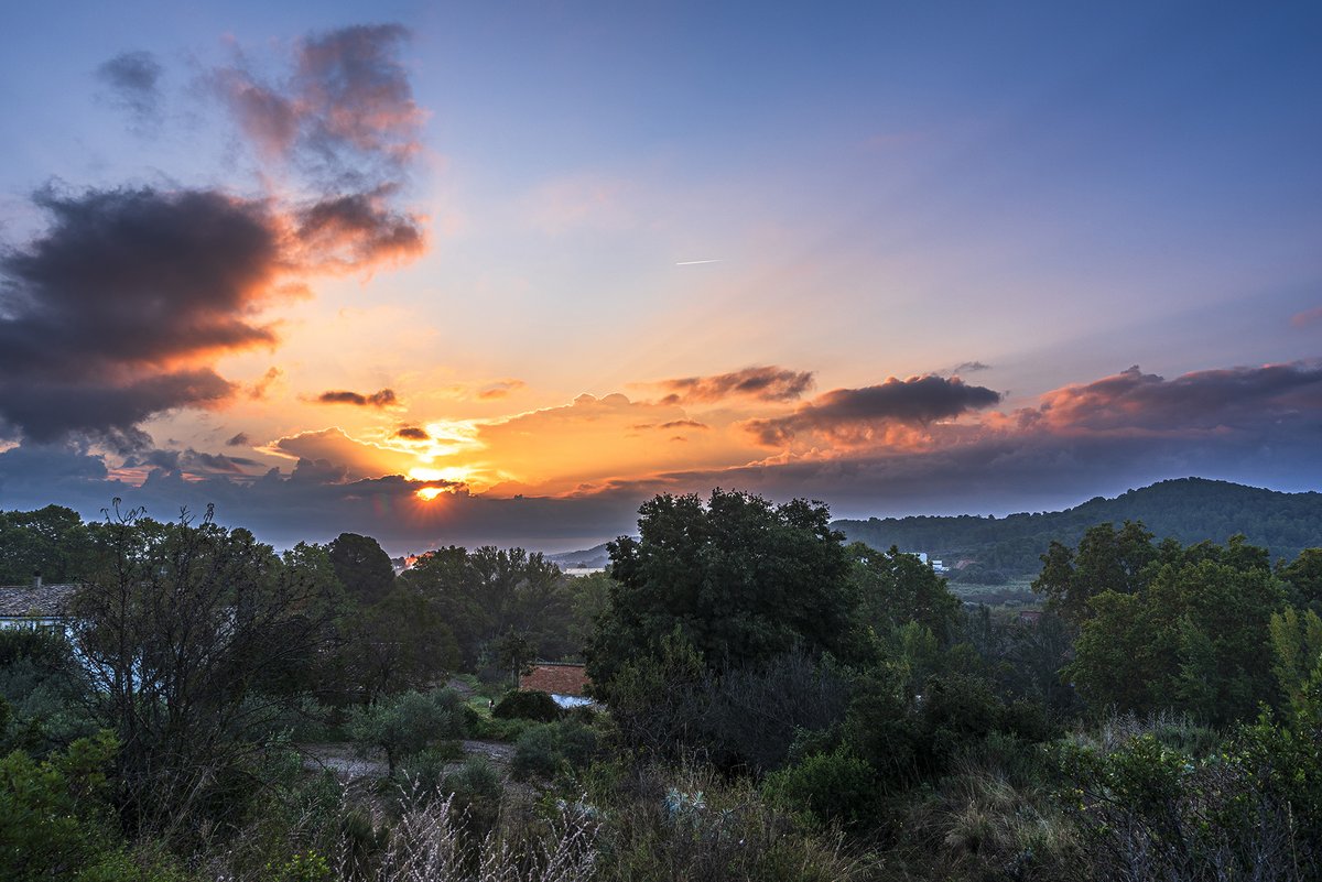 Xavi Navas (@santquintimeteo) on Twitter photo Bon dia, alguns núvols baixos avui a la #sortidadelsol, mínima de 12.7º. #eltemps3cat <a href="/Vakapiupiuu/">Nieldelamar</a> <a href="/eltempsTV3/">Sergi Boixader</a> <a href="/eixdiari/">Eix Diari</a> <a href="/meteocat/">Meteocat</a> <a href="/meteorac1/">Meteorologia RAC1</a> <a href="/alcantara_alb/">Alberto Alcántara</a> <a href="/btveltemps/">btv el temps</a> <a href="/SoniaPapell/">Sònia Papell</a> <a href="/SergiLoras/">Sergi Loras Gironès</a> <a href="/Meteomaxima/">Luismi Pérez</a> <a href="/tempsdemeteo/">Temps de Méteo</a> <a href="/MeteoPenedesTV/">Meteo🍁RTVVilafranca</a> <a href="/IsaacVila9/">Isaac Vilà Batista</a> Bon dia, alguns núvols baixos avui a la #sortidadelsol, mínima de 12.7º. #eltemps3cat <a href="/Vakapiupiuu/">Nieldelamar</a> <a href="/eltempsTV3/">Sergi Boixader</a> <a href="/eixdiari/">Eix Diari</a> <a href="/meteocat/">Meteocat</a> <a href="/meteorac1/">Meteorologia RAC1</a> <a href="/alcantara_alb/">Alberto Alcántara</a> <a href="/btveltemps/">btv el temps</a> <a href="/SoniaPapell/">Sònia Papell</a> <a href="/SergiLoras/">Sergi Loras Gironès</a> <a href="/Meteomaxima/">Luismi Pérez</a> <a href="/tempsdemeteo/">Temps de Méteo</a> <a href="/MeteoPenedesTV/">Meteo🍁RTVVilafranca</a> <a href="/IsaacVila9/">Isaac Vilà Batista</a>