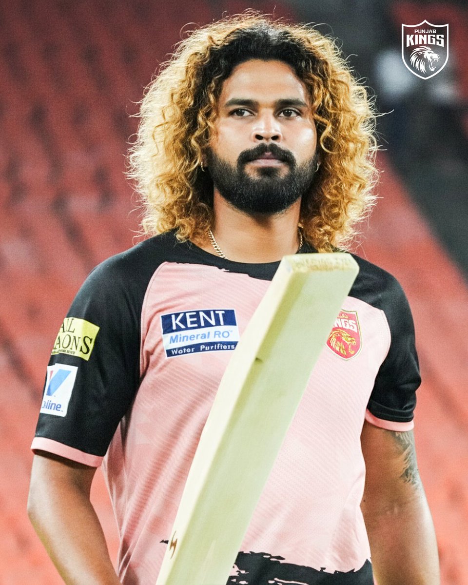 PunjabKingsIPL's tweet photo. Sarpanch Saab's 𝐛𝐚𝐚𝐥 𝐤𝐚 𝐤𝐚𝐦𝐚𝐚𝐥! 😎

#SherSquad, which hairstyle suits him the best? 🤔

#ShreyasIyer https://t.co/uKkdYVcW4h