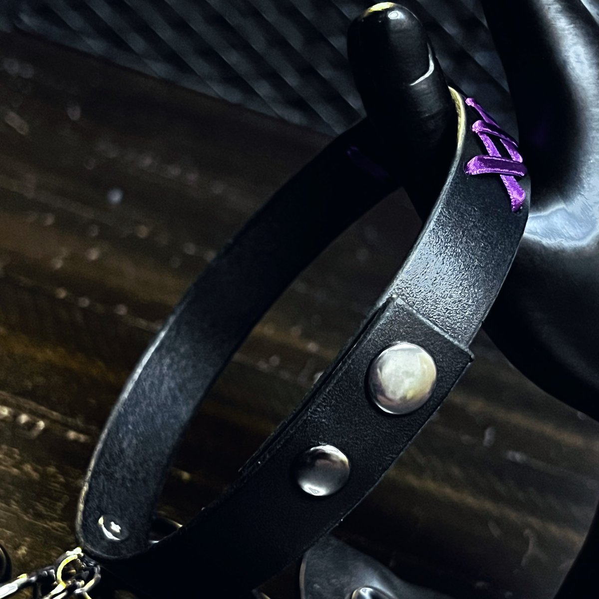 厄介オタクだから、こういうバネホックの大小で二面性とか表すの大好き侍