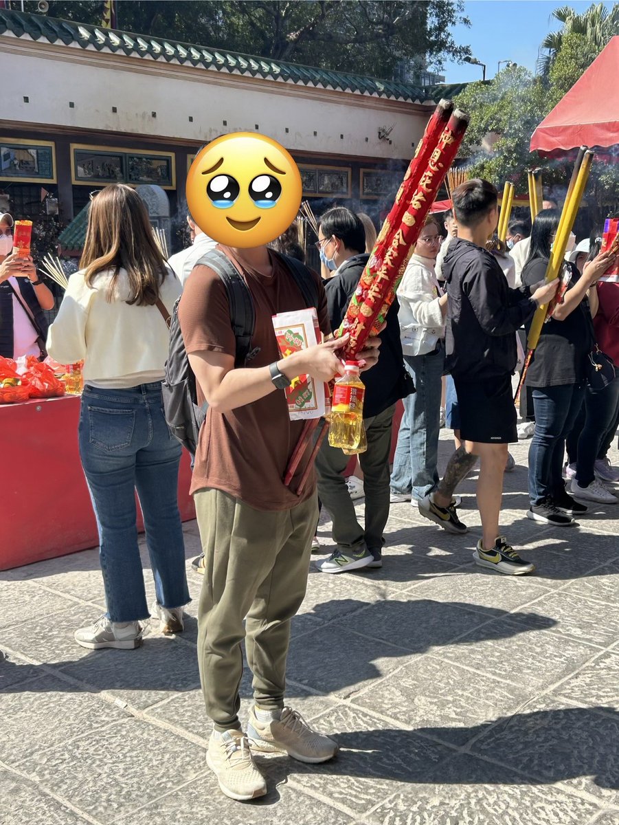 bongtao's tweet image. พี่บาสไปแชกงหมิว และนี่ก็ไปแชกงหมิวมา 3 ปีติดกันละ ไม่ได้ไปขอแบบบนบาน แต่ไปบอกว่าเรามีเป้าหมายอะไร (ถ้าเป็นตัวเลขก็บอกให้ชัด) เราจะตั้งใจทำของเราเต็มที่ ส่วนอะไรที่เหนือการควบคุมของเรา ก็ฝากท่านช่วยดีลเคลียร์ทางให้หน่อย 

ปล. ไม่เน้นพิธี แต่เน้นธูปใหญ่เพราะเป้าหมายมันยาก 😉