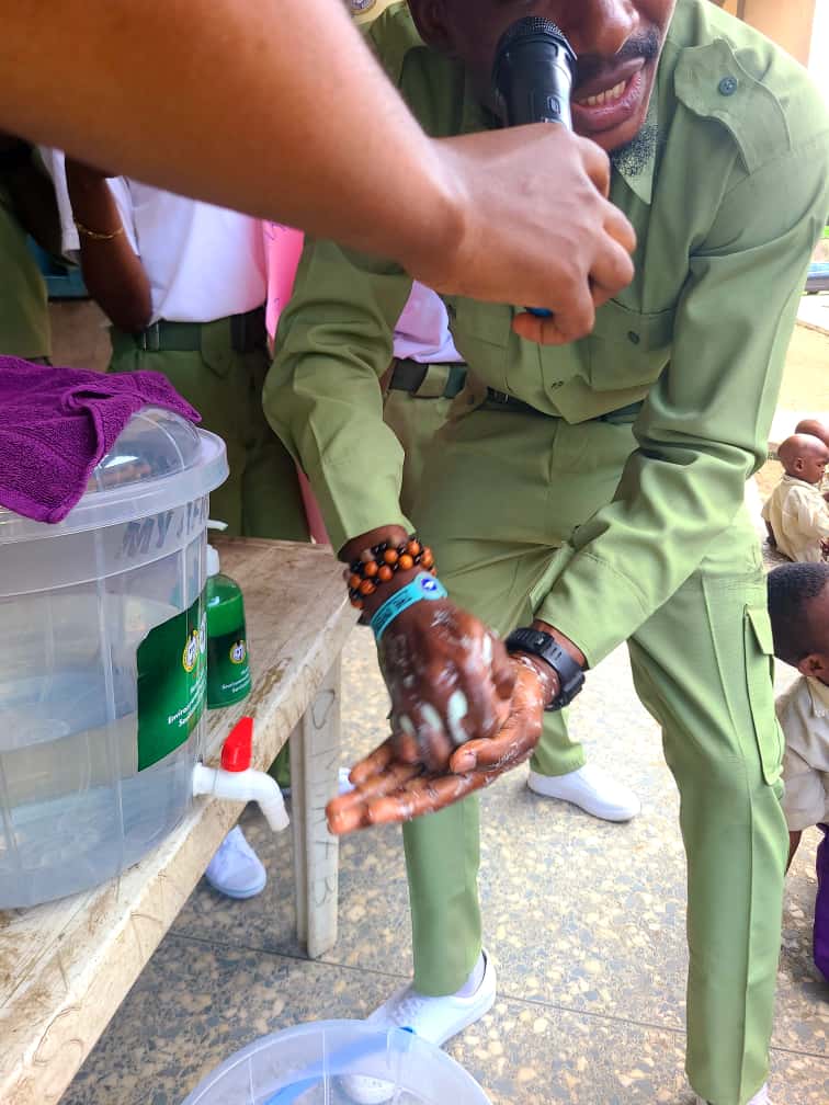EnviroSan_CDS's tweet photo. 🌍 Clean Hands for a Healthy Future! 💧
In commemoration of World Handwashing Day, members of the Environmental Protection and Sanitation CDS, Mushin LGA, sensitized pupils of Majolate Primary School on proper hand hygiene.
#WorldHandwashingDay #EnvironmentalCDS #TeamExceptional https://t.co/KZH4bKownW