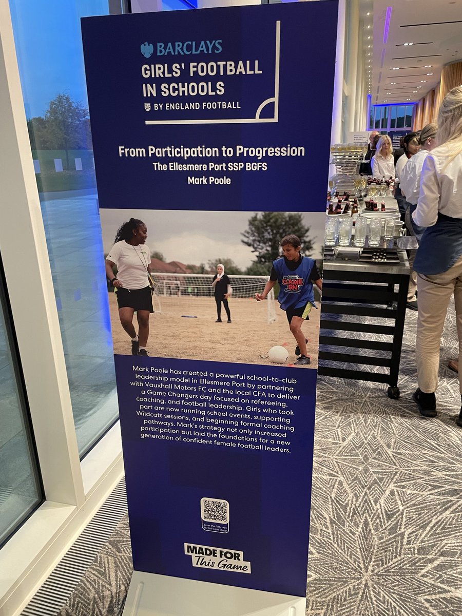 TheEPortSSP's tweet image. Always a pleasure to be with the @BarclaysFooty @YouthSportTrust network. Two amazing days of girls football in schools ⚽️🌟🙌🏻
#madeforthisgame #girlsfootball #STgeorgespark