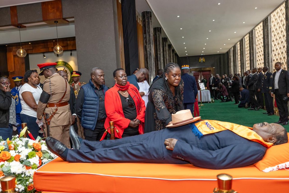 HomeboyzRadio's tweet photo. Sombre mood engulfed Parliament Buildings on Friday morning as President William Ruto led other leaders in viewing the body of former Prime Minister Raila Odinga, who lay in state.
Photos: PCS
#HBRNews #RIPRaila #RailaOdinga https://t.co/Y7G1GlXpGE