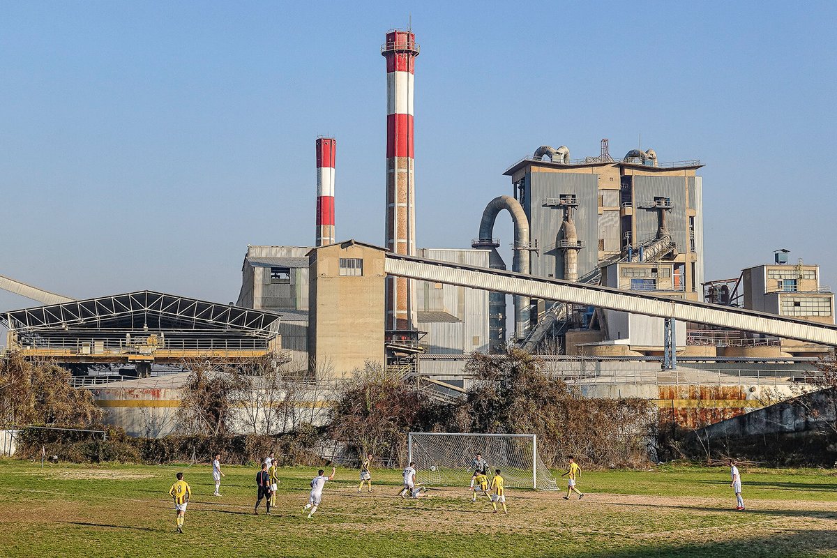 HognerX's tweet photo. Et lite parti av verdens vakreste fotballbok er nå tilgjengelig i vår nettbutikk. 

Signert av fotograf Dave Harry
Football landscapes of europe

https://t.co/slYJR94SUk https://t.co/C0BffrMP8b