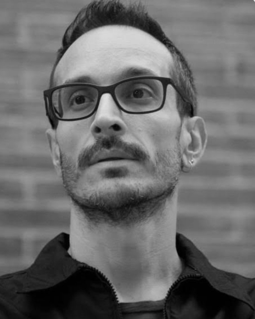 Vamos a ponerle cara al hijo puta este.

Se llama Miquel Cabal Guarro, Su máximo mérito para ser nombrado "Embajador del catalán en el mundo" ha sido decir que "España es una inmensa mierda". Por insultar a los españoles va a cobrar 100.000€/año.

¿Qué opináis? Os leo.