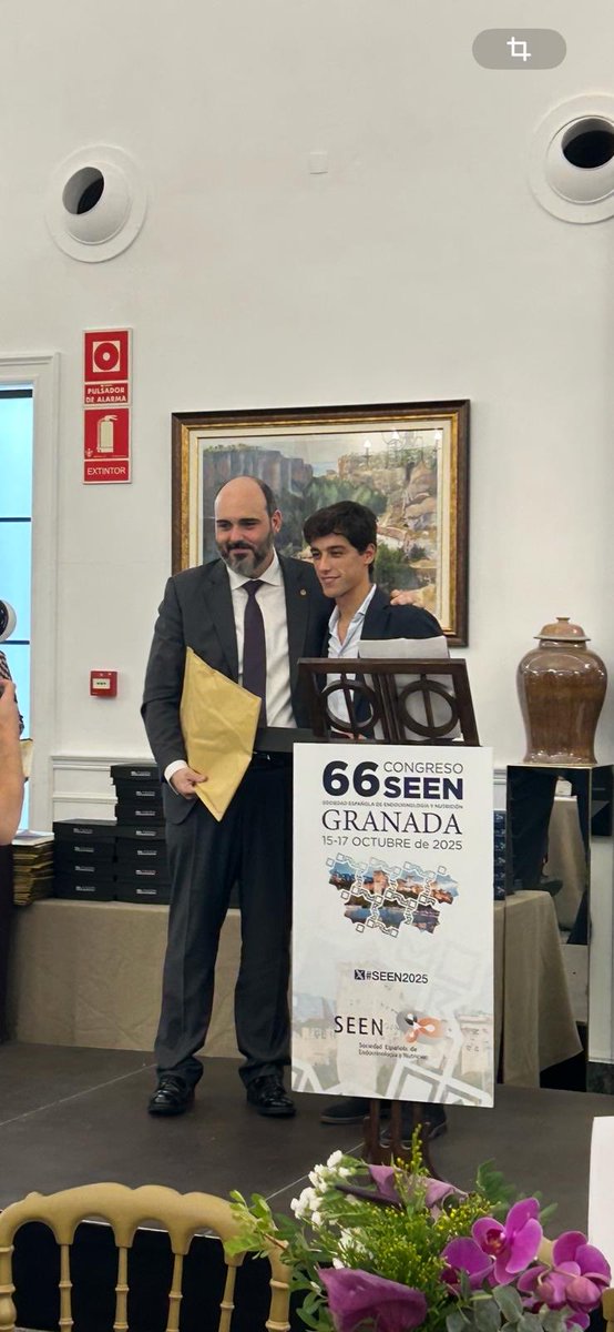 ¡¡¡Muy orgullosos de <a href="/pablofdzvelasco/">Pablo Fernández</a>!!! Premio al mejor residente #SEEN2025. ¡¡¡Enhorabuena!!! <a href="/GonzaloDiazSoto/">Gonzalo Díaz Soto</a>