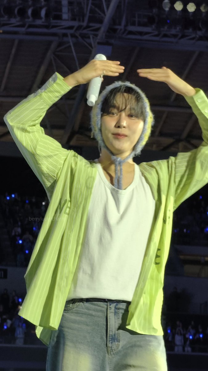 berryluckycharm's tweet photo. whoever gave boo this hat for encore needs a raise bc look at how cutieful he is ;-;
#부승관 #SEUNGKWAN
#SEVENTEEN_NEW_IN_LA #SEVENTEEN_NEW_IN_LOS_ANGELES https://t.co/dlN9NJKX3J