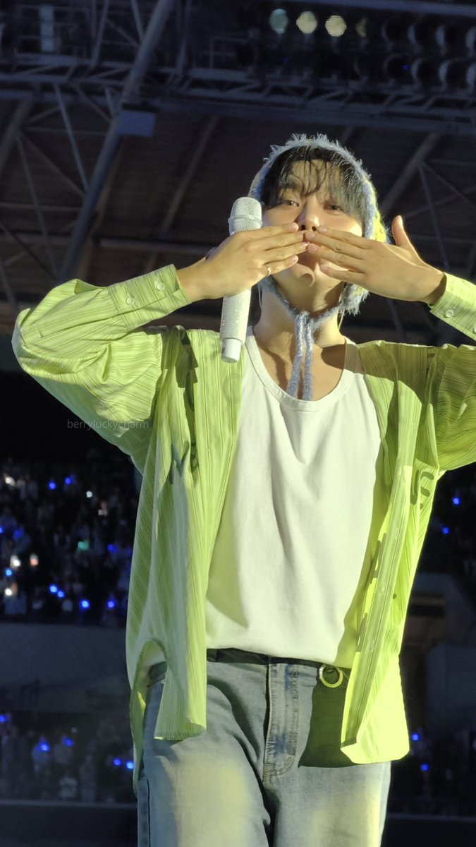 berryluckycharm's tweet photo. whoever gave boo this hat for encore needs a raise bc look at how cutieful he is ;-;
#부승관 #SEUNGKWAN
#SEVENTEEN_NEW_IN_LA #SEVENTEEN_NEW_IN_LOS_ANGELES https://t.co/dlN9NJKX3J
