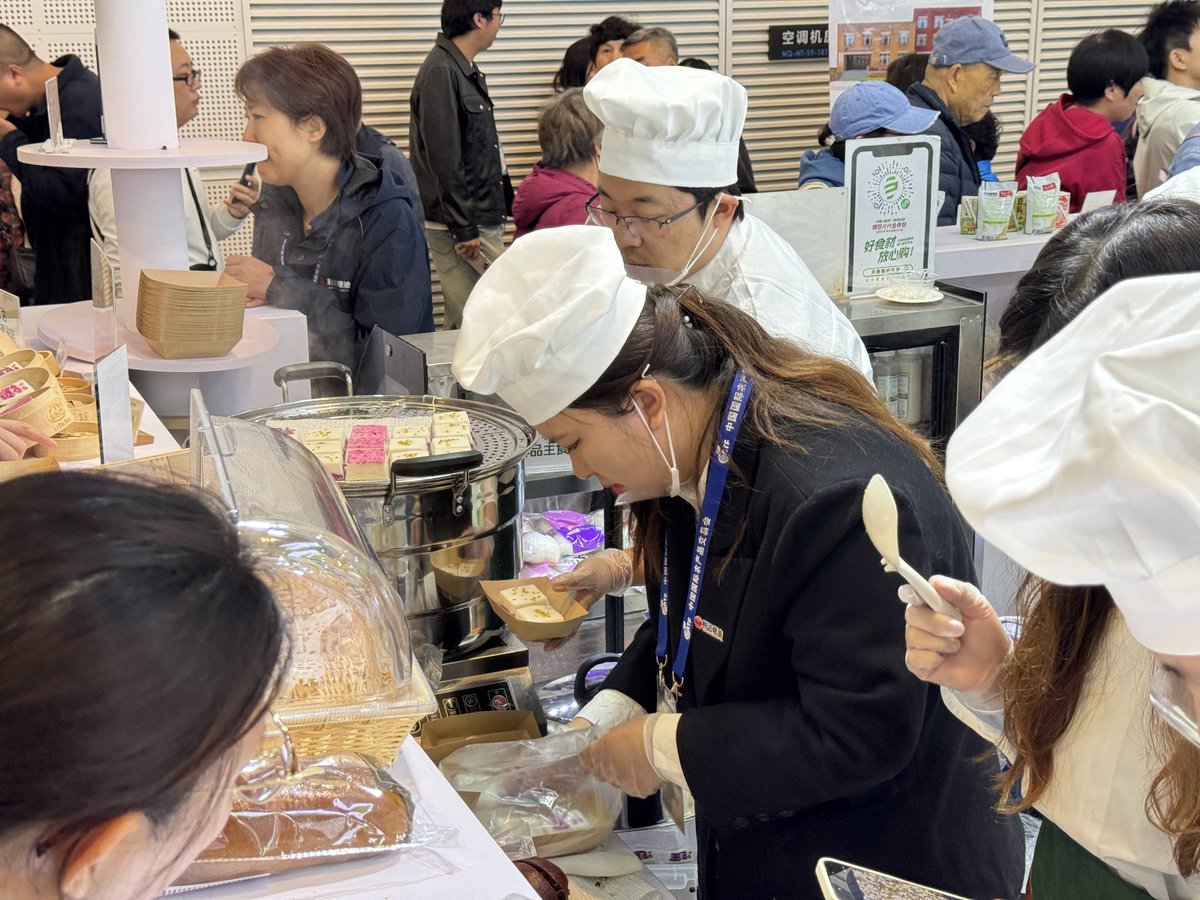 KevinJong12's tweet photo. Hot pot,pastry,fresh fruit and vegetables,all in China International Agricultural Trade Fair in Tianjin. https://t.co/hvtHreaTY5