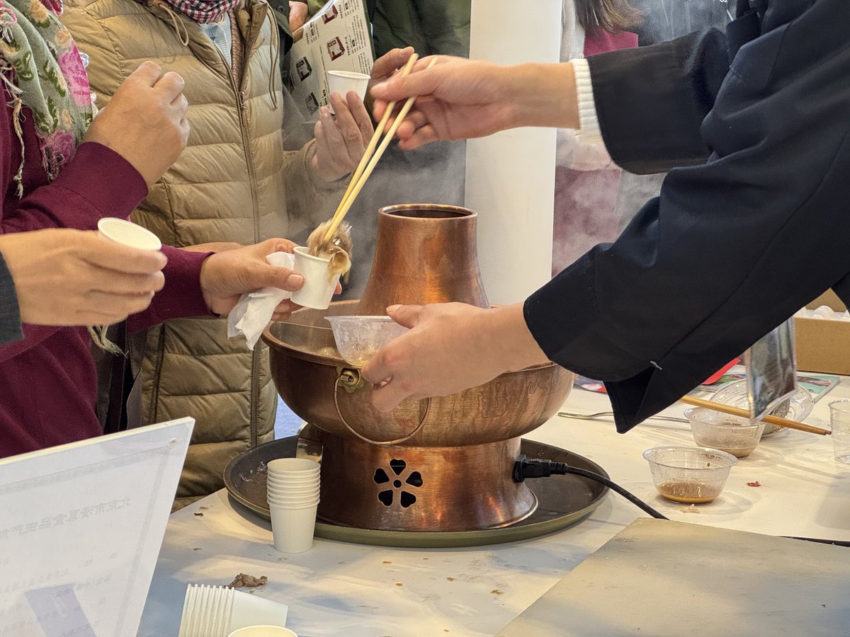 KevinJong12's tweet photo. Hot pot,pastry,fresh fruit and vegetables,all in China International Agricultural Trade Fair in Tianjin. https://t.co/hvtHreaTY5