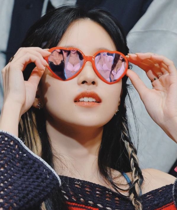 uppercasehyo's tweet photo. I vote for #TWICE at #2025MAMAVOTE https://t.co/AamTaxdhuK