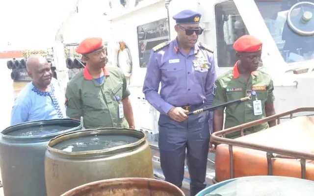 ,,,,  (3/Navy hands over 4,000 litres of suspected AGO to NSCDC phoenix-browser.com/9nxptcmjXR